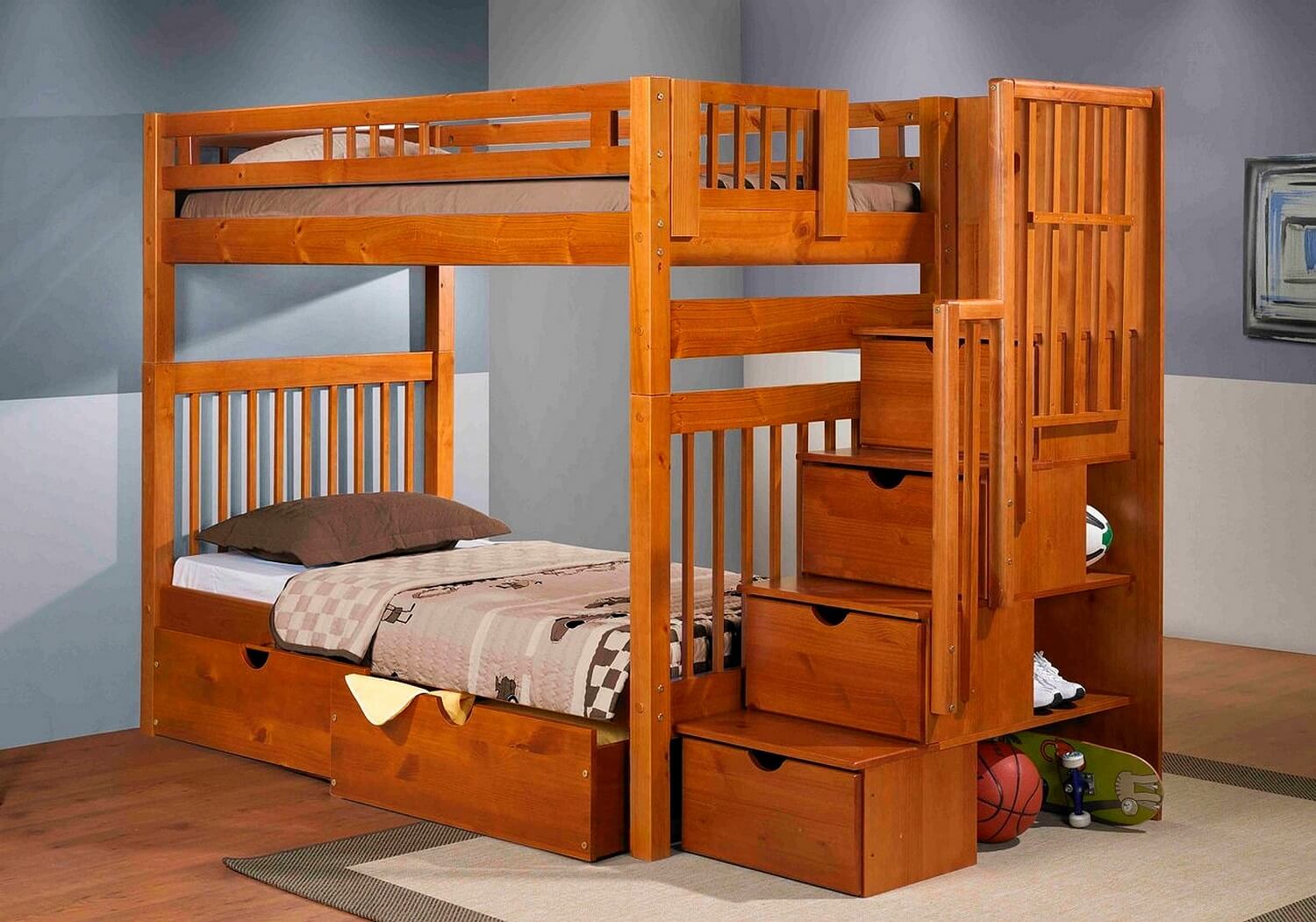 деревянная двухъярусная кровать в интерьере